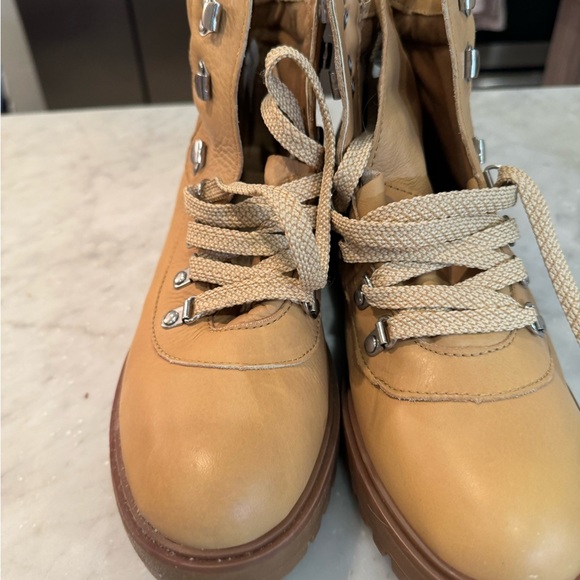 J. Crew Hiking/ Winter Boots Sz 10 NWOB - Picture 2 of 3